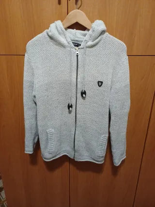 Felpa con cappuccio grigia