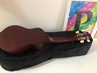 Ukelele y Funda Ritter Negra