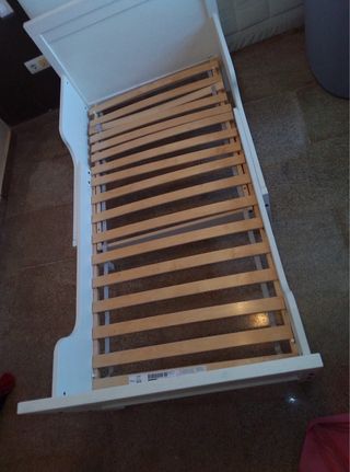 Cama cuna con somier la puedes ir agrandando