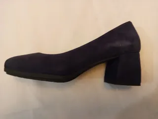 Zapatos de tacón Roberto Ley ante azul marino