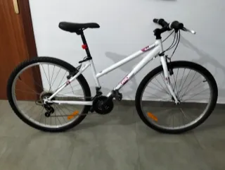 Bicicleta Rockrider blanca