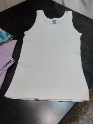 Pigiama donna viola e canottiera uomo bianca