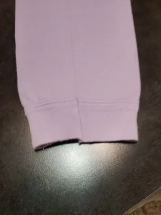 Pigiama donna viola e canottiera uomo bianca