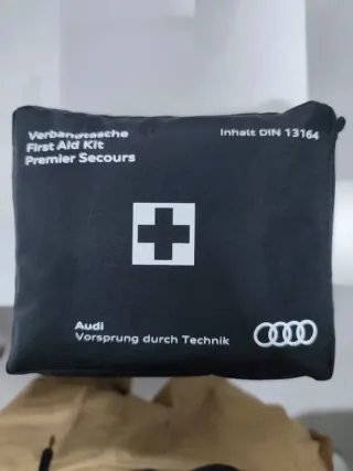 Botiquín primeros auxilios Audi