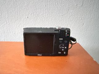 Cámara Nikon Coolpix Roja 20.1 MP