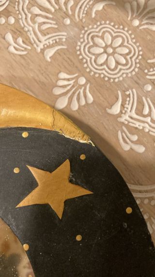 Colgador de pendientes blanco