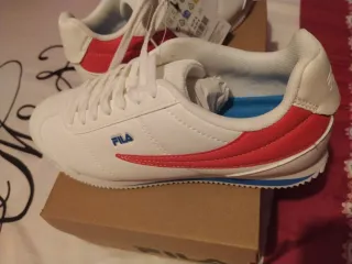 Deportivas Fila Retro Blancas y Rojas