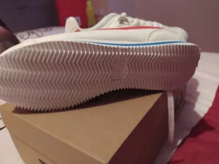 Deportivas Fila Retro Blancas y Rojas