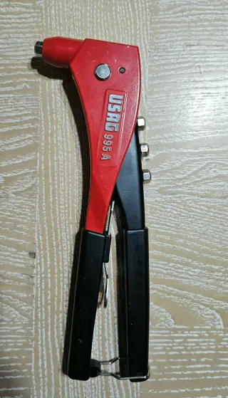 Rivettatrice USAG 995 A
