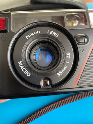 EXCELENTE Cámara Nikon AF3 “Compacta y Perfecta