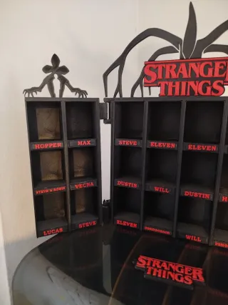 Espositore Stranger Things Kinder Joy