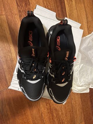 Zapatillas ASICS Gel Negras y Blancas