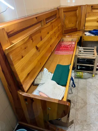 Rinconera y mesa de madera