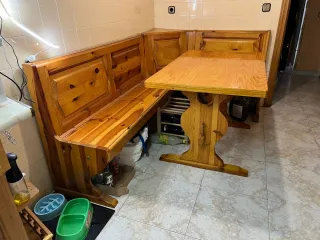 Rinconera y mesa de madera