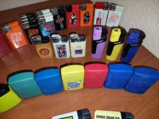 31 accendini assortiti