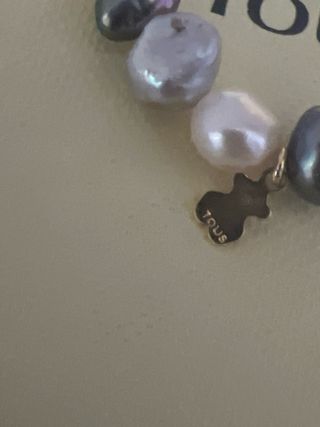 Pulsera Tous Perlas Barrocas Osito Gris Blanco