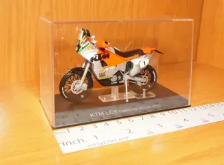 Maqueta KTM LC8 950 Fabrizio Meoni 2002 1/24