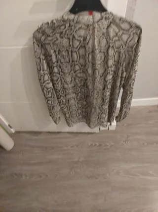 Blusa Dams estampado serpiente