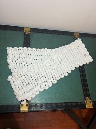 Foulard bianco lavorato a mano