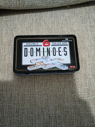 Domino 28 piezas caja metálica