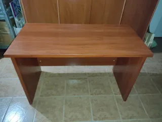 Mesa de despacho de madera