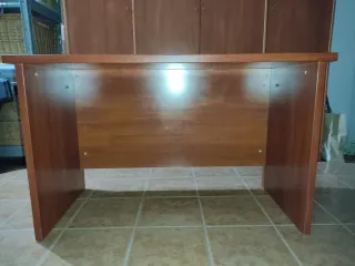 Mesa de despacho de madera