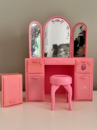 Specchiera Barbie rosa con sgabello