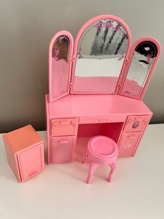 Specchiera Barbie rosa con sgabello