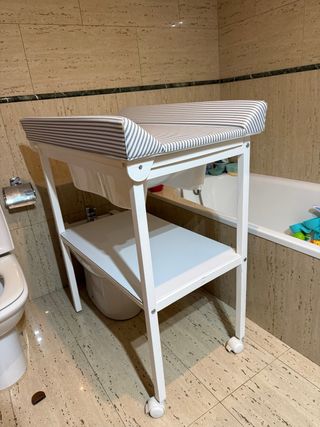 Cambiador bebé de madera con bañera integrada