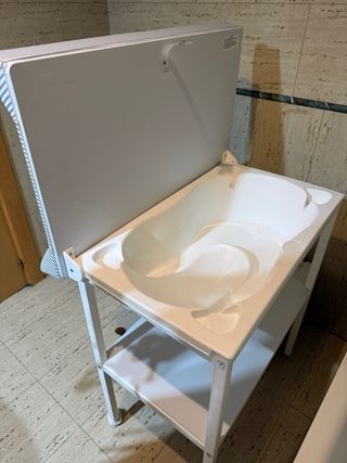 Cambiador bebé de madera con bañera integrada