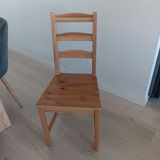 Mesa de comedor y 4 sillas de madera-