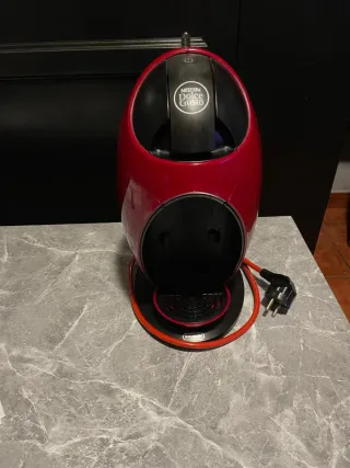 Cafetera Dolce Gusto DeLonghi Roja