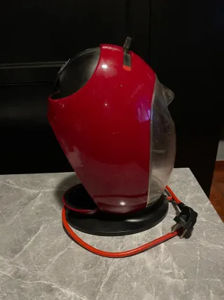 Cafetera Dolce Gusto DeLonghi Roja