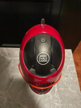 Cafetera Dolce Gusto DeLonghi Roja