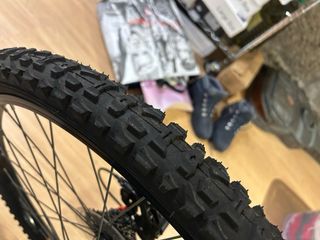 Bicicleta Montaña Negra y Roja. Btwin Rockrider 24