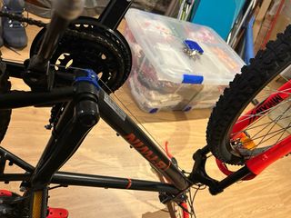 Bicicleta Montaña Negra y Roja. Btwin Rockrider 24