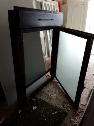Ventana abatible oscilobatiente marrón 110x138 más