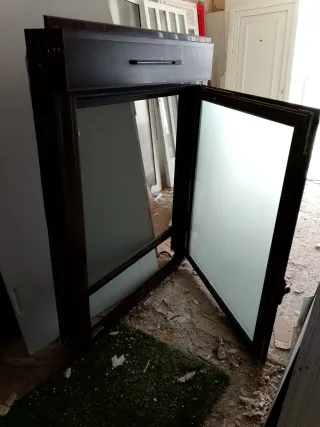 Ventana abatible oscilobatiente marrón 110x138 más