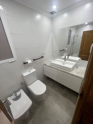 Piso amueblado y con terraza (rebajado)