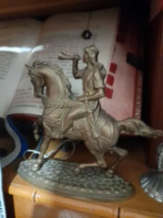 Figura decorativa de bronce