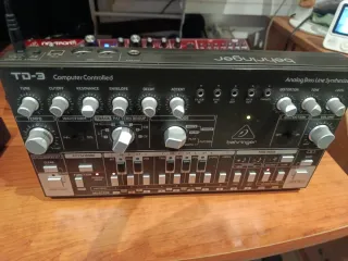 Sintetizador Behringer TD-3 Negro