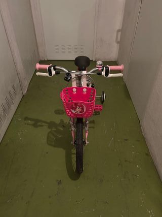 Bicicleta niña rosa con cesta