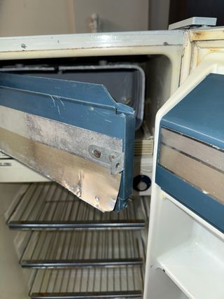 Frigorífico con pequeño congelador