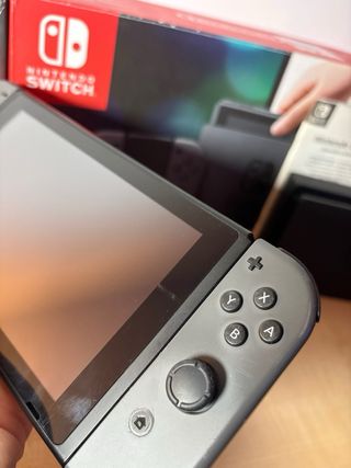 Nintendo Switch 2017 en su caja original