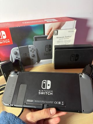 Nintendo Switch 2017 en su caja original