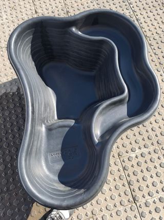 Estanque para jardín, plantas, peces y tortugas.