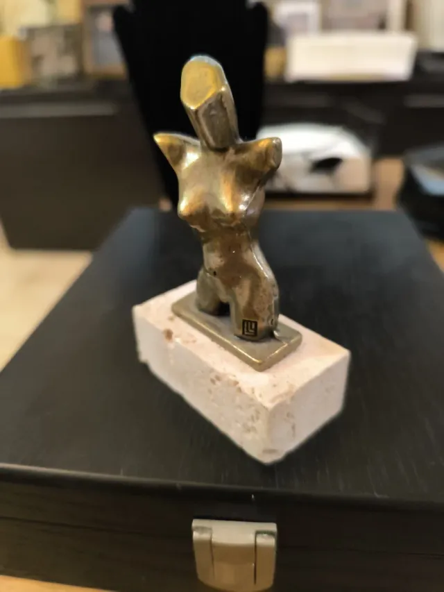 Figura bronce Luis Llongueras torso mujer