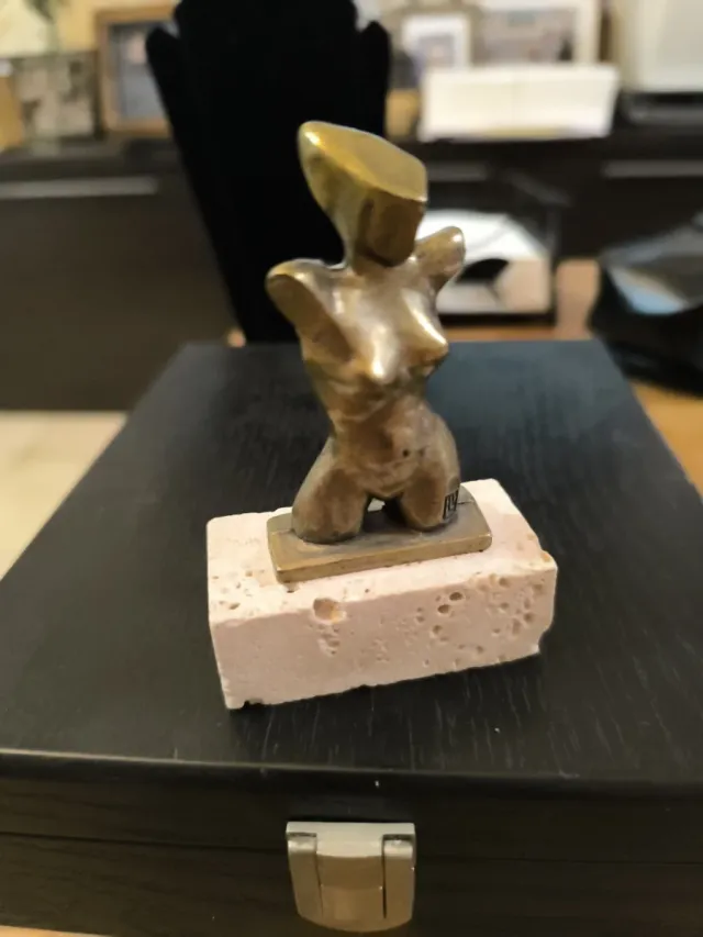 Figura bronce Luis Llongueras torso mujer