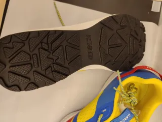 Scarpe dopo gara ciclismo Lidl Trek nuove