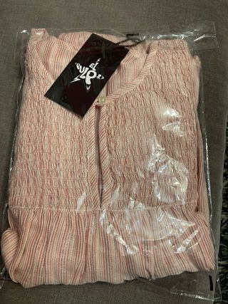 Camisa rosa de fiesta sin estrenar